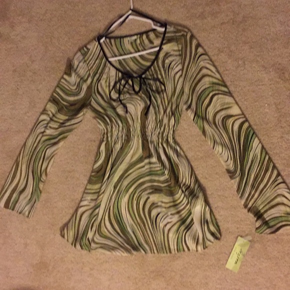 Agora taupe and green blouse. Fits size medium - Picture 1 of 2